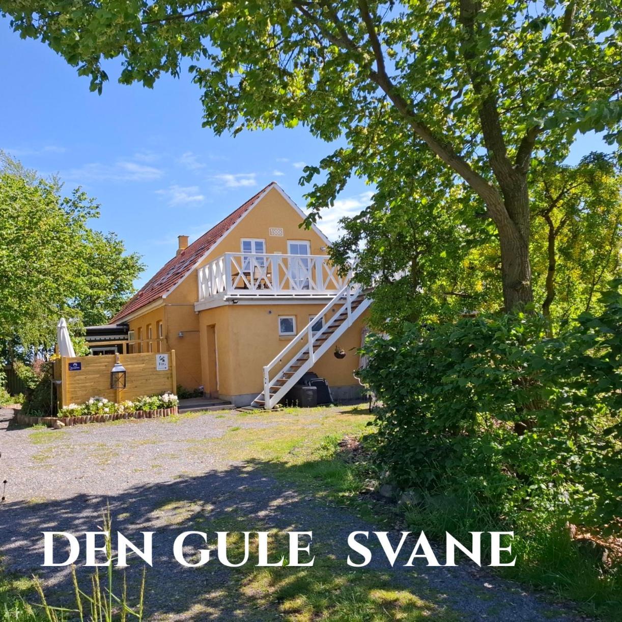 The 'Loft' Apartment- "Den Gule Svane" Guest House - Near Ronne & Beach Екстериор снимка